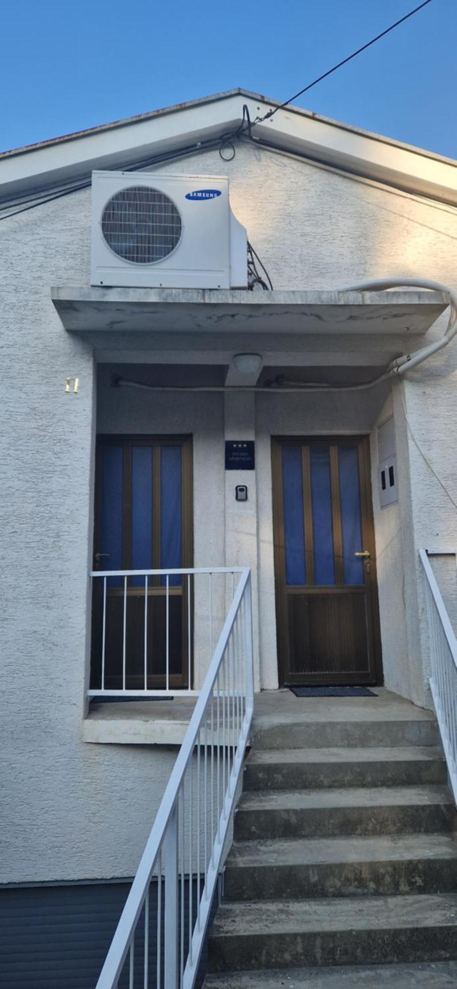 Blue Lagoon Studio Apartments クレック エクステリア 写真