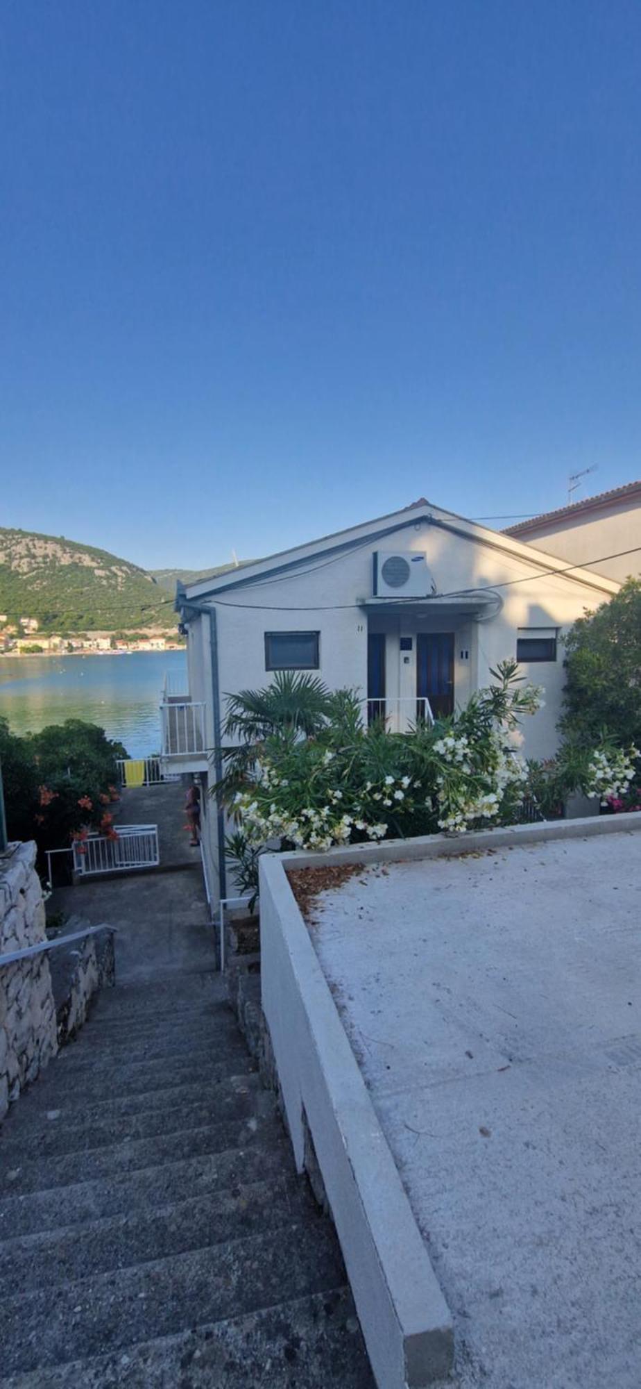 Blue Lagoon Studio Apartments クレック エクステリア 写真